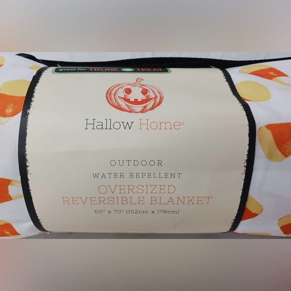 NWT Halloween Home Reversible Outdoor Packable Blanket Candy Corn Autumn Fall - Picture 2 of 3